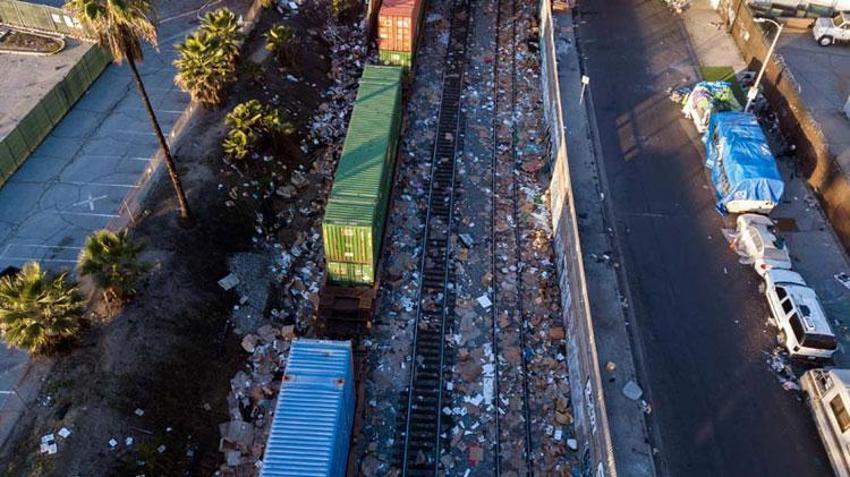 Alışveriş devi Amazon'a hırsızlık şoku! Kargo treni yağma edildi: Akılalmaz görüntüler...