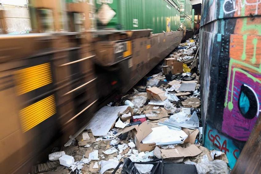 Alışveriş devi Amazon'a hırsızlık şoku! Kargo treni yağma edildi: Akılalmaz görüntüler...