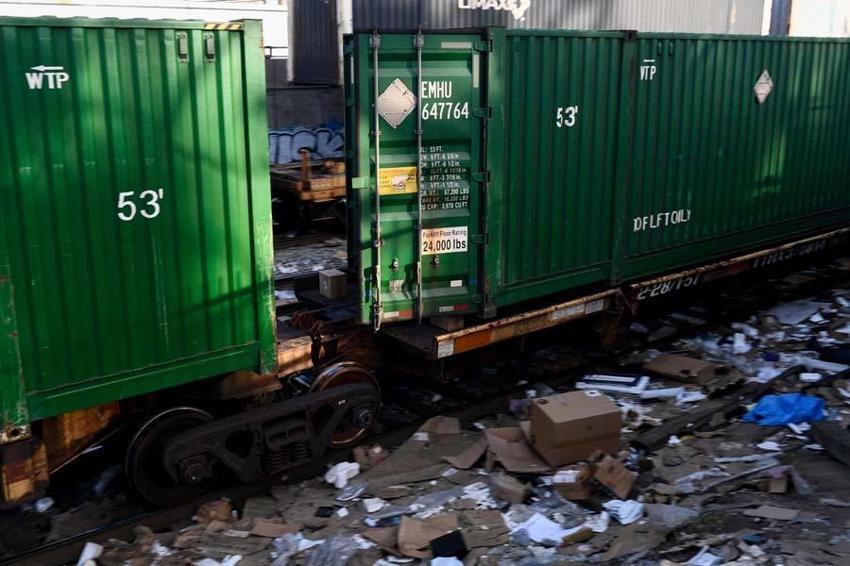 Alışveriş devi Amazon'a hırsızlık şoku! Kargo treni yağma edildi: Akılalmaz görüntüler...