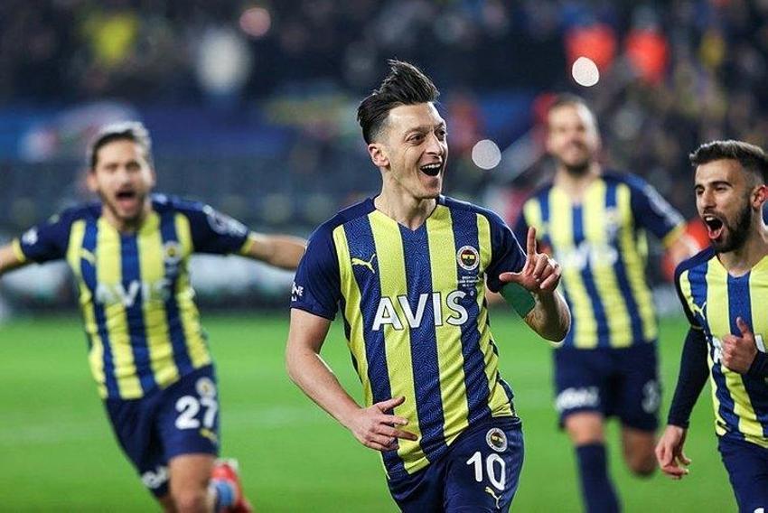 Dün Tetteh'den yumruk yemişti! Boupendza Süper Lig'e geri dönüyor! Önce kiralama sonra satın alma...