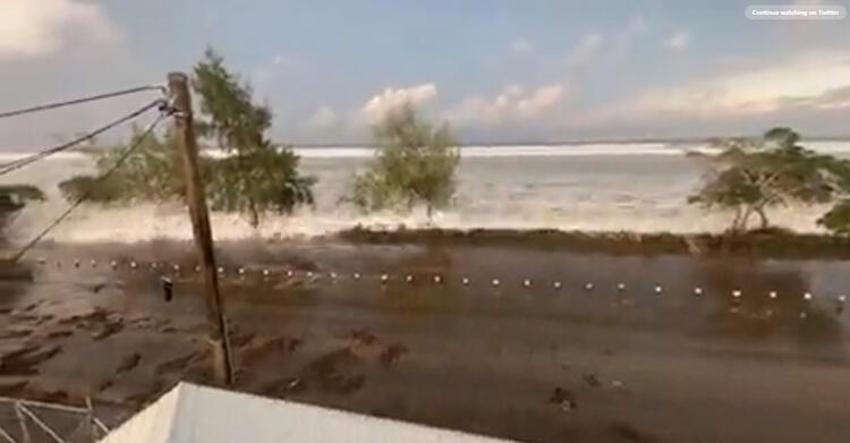 Pasifik'teki patlama 800 km'den duyuldu! Tsunami dalgaları kıyıyı vurdu