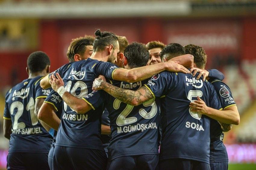 Vitor Pereira ne yaptıysa İsmail Kartal da aynısı yaptı! Fenerbahçe'de Mesut Özil krizi 'Ya sabır...'