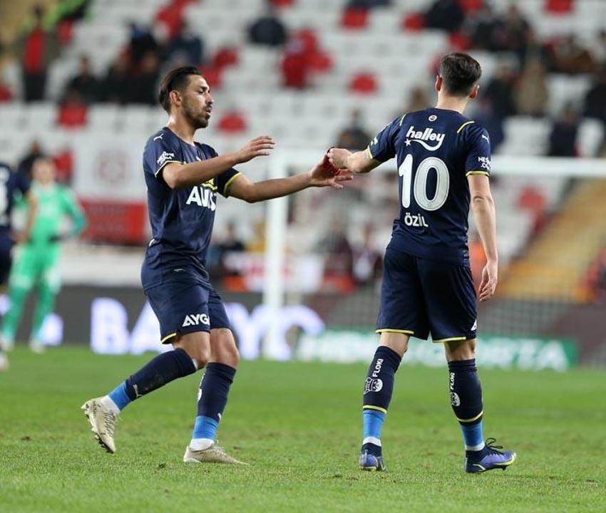Vitor Pereira ne yaptıysa İsmail Kartal da aynısı yaptı! Fenerbahçe'de Mesut Özil krizi 'Ya sabır...'