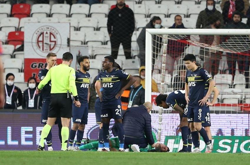 Vitor Pereira ne yaptıysa İsmail Kartal da aynısı yaptı! Fenerbahçe'de Mesut Özil krizi 'Ya sabır...'