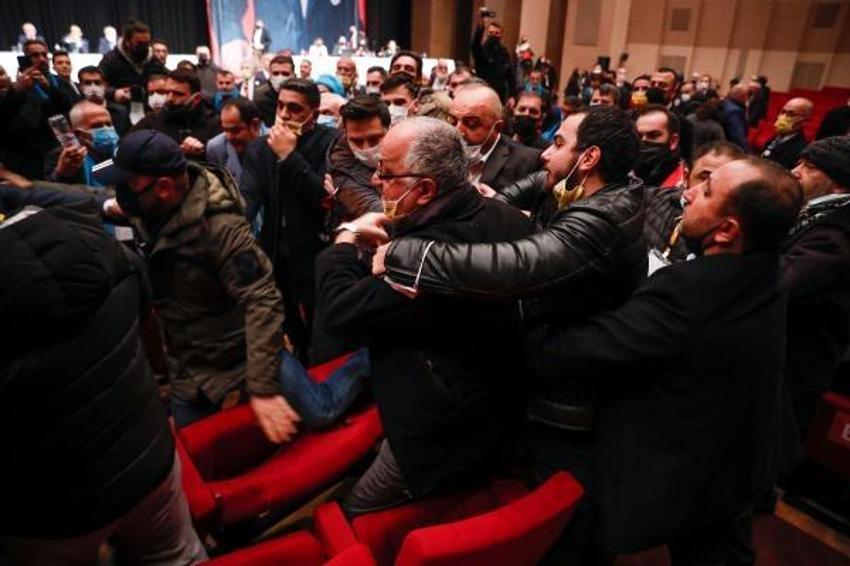 İstanbul Taksiciler Esnaf Odası seçimleri gergin başladı