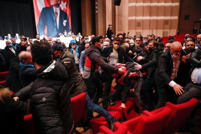 İstanbul Taksiciler Esnaf Odası seçimleri gergin başladı