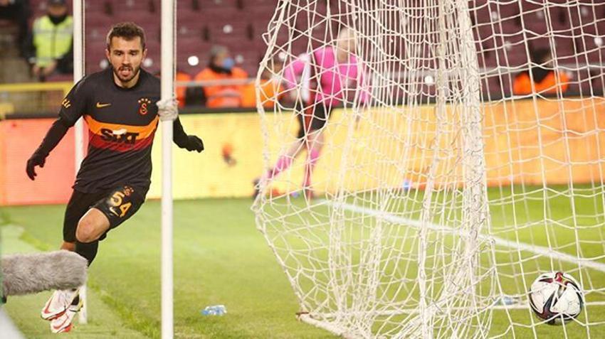 Önce İsmail Çipe'ye tepki gösterdiler ardından yıldız futbolcuyu topa tuttular 'Kıytırık bir futbolcusun...'