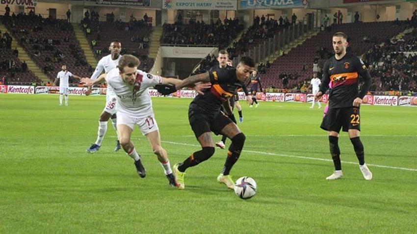 Önce İsmail Çipe'ye tepki gösterdiler ardından yıldız futbolcuyu topa tuttular 'Kıytırık bir futbolcusun...'