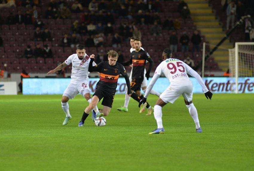 Sadece İsmail Çipe ile Van Aanholt'a mı? Galatasaray'da 3 futbolcu ve hocaya büyük tepki! 'Burası Türkiye Torrent'