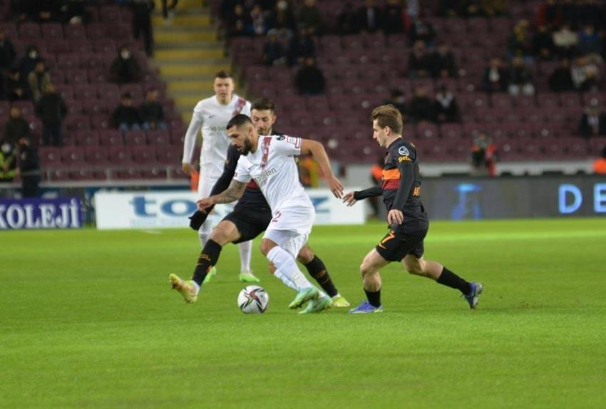 Sadece İsmail Çipe ile Van Aanholt'a mı? Galatasaray'da 3 futbolcu ve hocaya büyük tepki! 'Burası Türkiye Torrent'