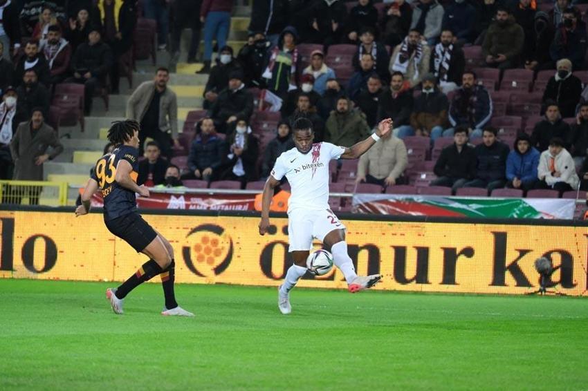 Sadece İsmail Çipe ile Van Aanholt'a mı? Galatasaray'da 3 futbolcu ve hocaya büyük tepki! 'Burası Türkiye Torrent'
