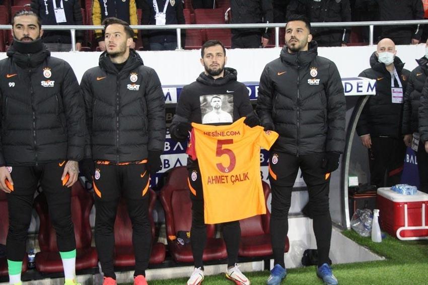 Sadece İsmail Çipe ile Van Aanholt'a mı? Galatasaray'da 3 futbolcu ve hocaya büyük tepki! 'Burası Türkiye Torrent'