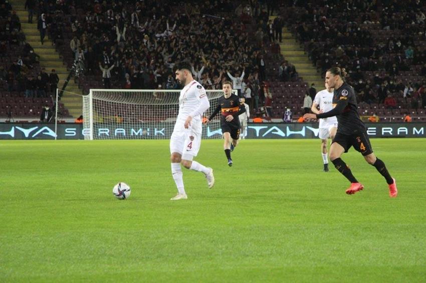 Sadece İsmail Çipe ile Van Aanholt'a mı? Galatasaray'da 3 futbolcu ve hocaya büyük tepki! 'Burası Türkiye Torrent'