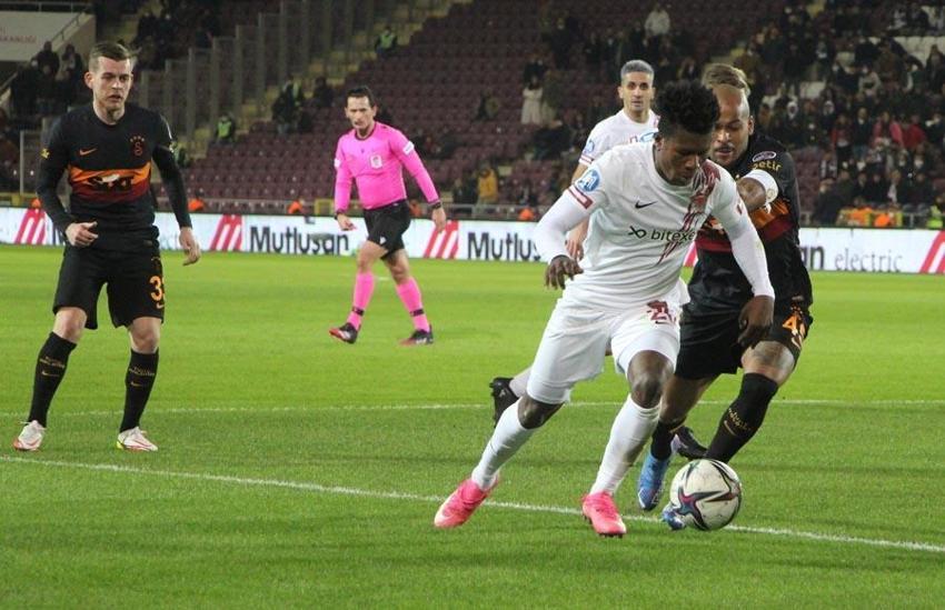 Sadece İsmail Çipe ile Van Aanholt'a mı? Galatasaray'da 3 futbolcu ve hocaya büyük tepki! 'Burası Türkiye Torrent'