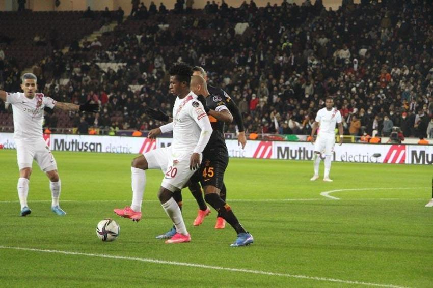 Sadece İsmail Çipe ile Van Aanholt'a mı? Galatasaray'da 3 futbolcu ve hocaya büyük tepki! 'Burası Türkiye Torrent'
