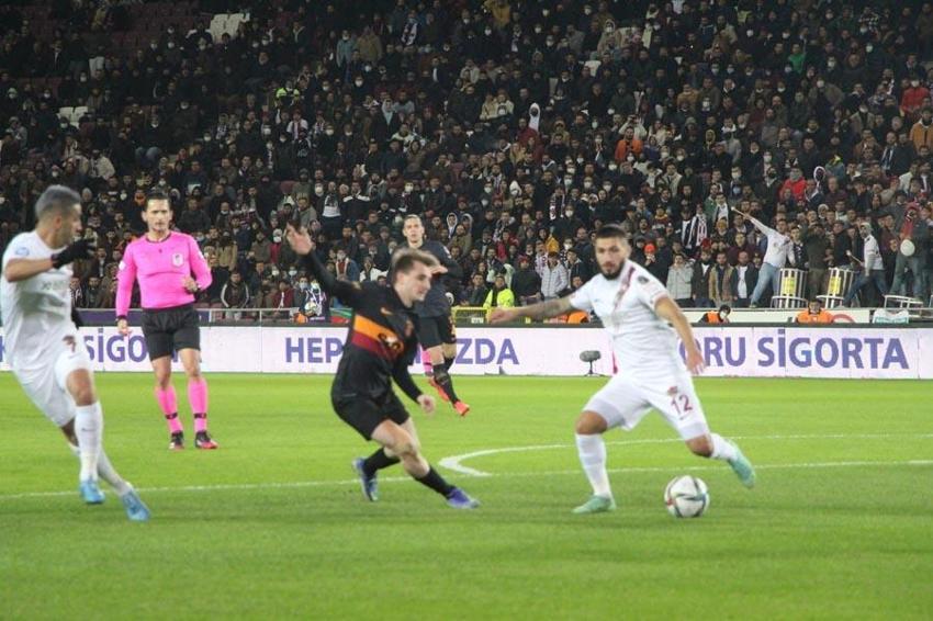 Sadece İsmail Çipe ile Van Aanholt'a mı? Galatasaray'da 3 futbolcu ve hocaya büyük tepki! 'Burası Türkiye Torrent'