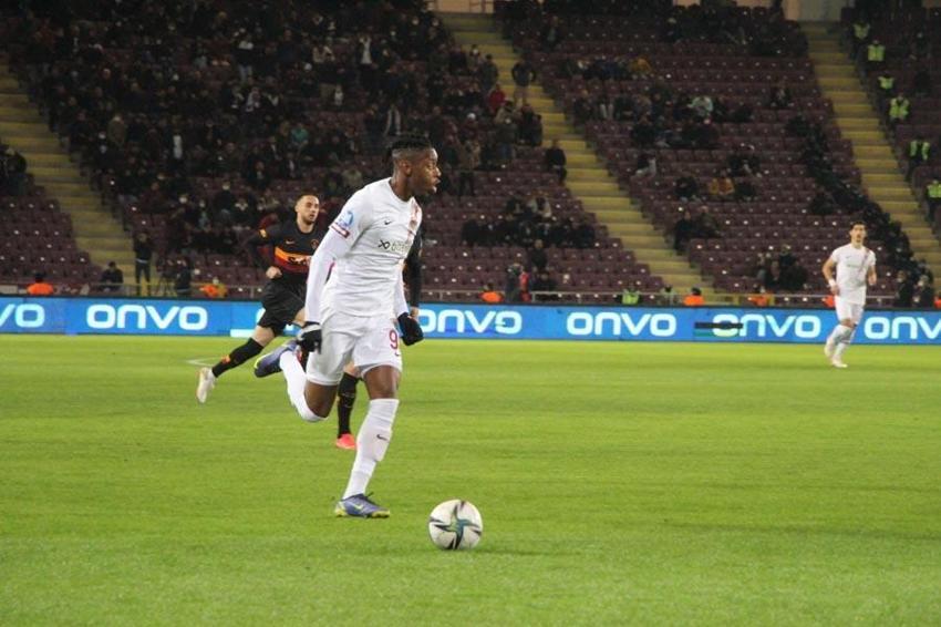 Sadece İsmail Çipe ile Van Aanholt'a mı? Galatasaray'da 3 futbolcu ve hocaya büyük tepki! 'Burası Türkiye Torrent'