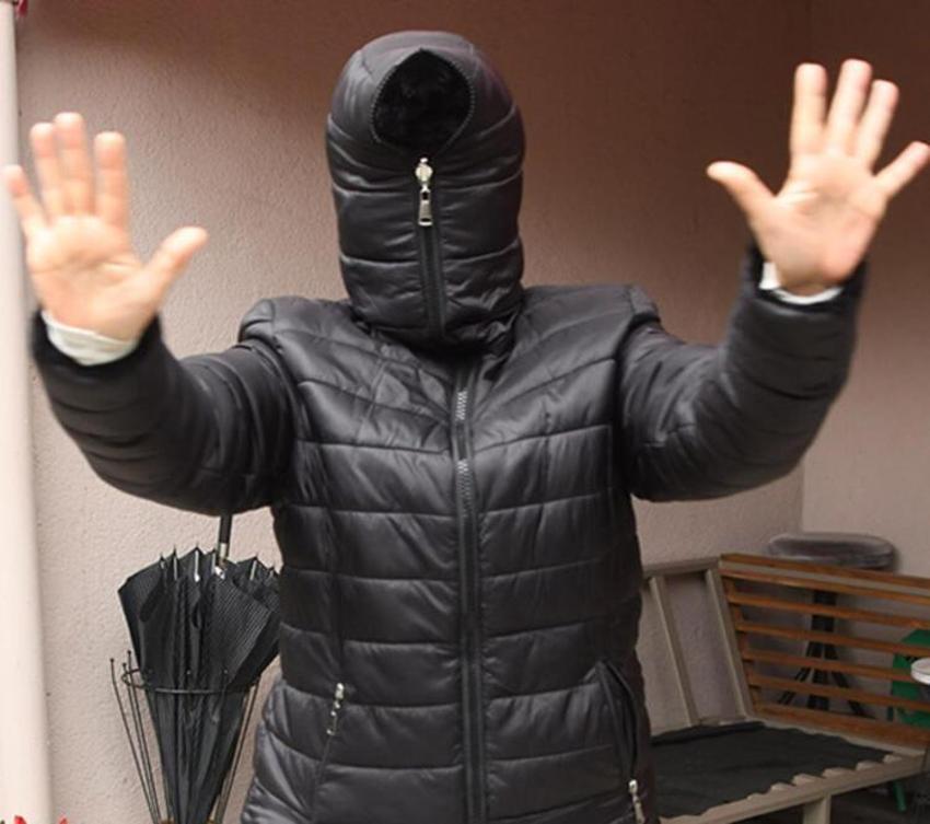Hülya Avşar yüzünü kapatarak sitem etti!