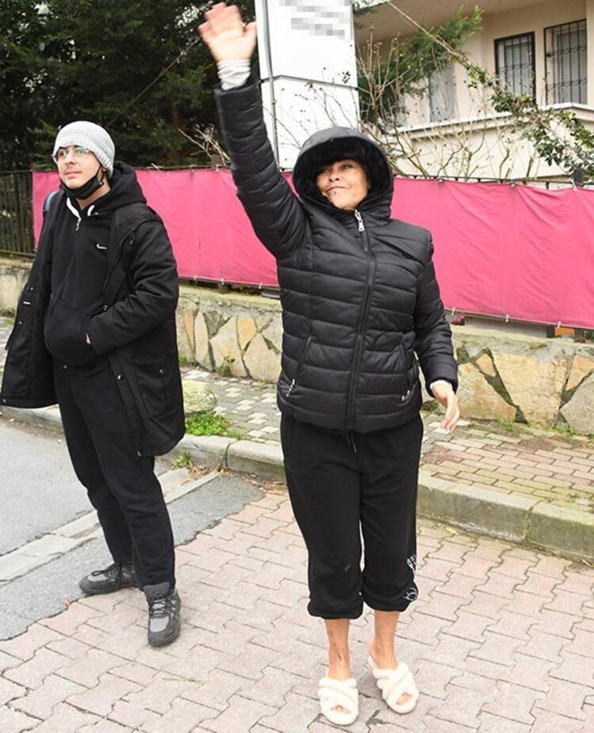 Hülya Avşar yüzünü kapatarak sitem etti!