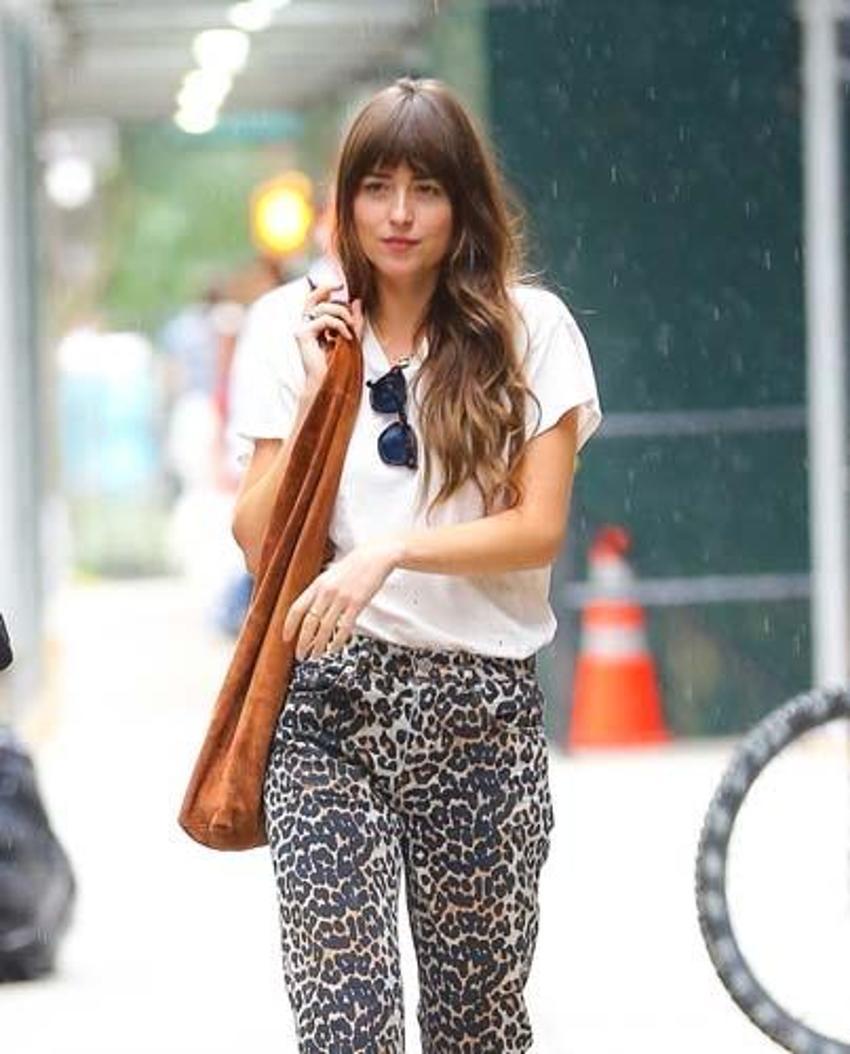 Dakota Johnson: Sette soyunmak büyük sorun