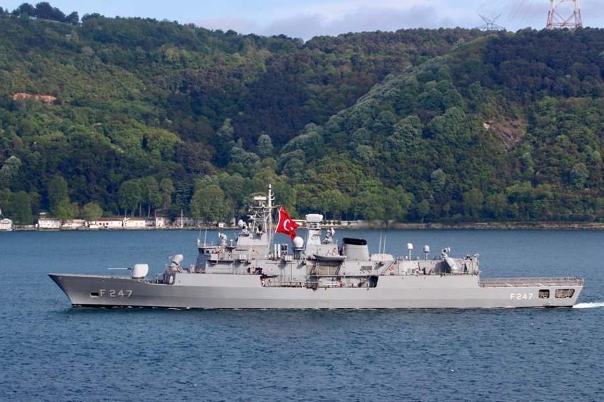 Doğu Akdeniz'de Türk savaş gemisi paniği! Yunan gemisi rotasını değiştirip kaçtı...