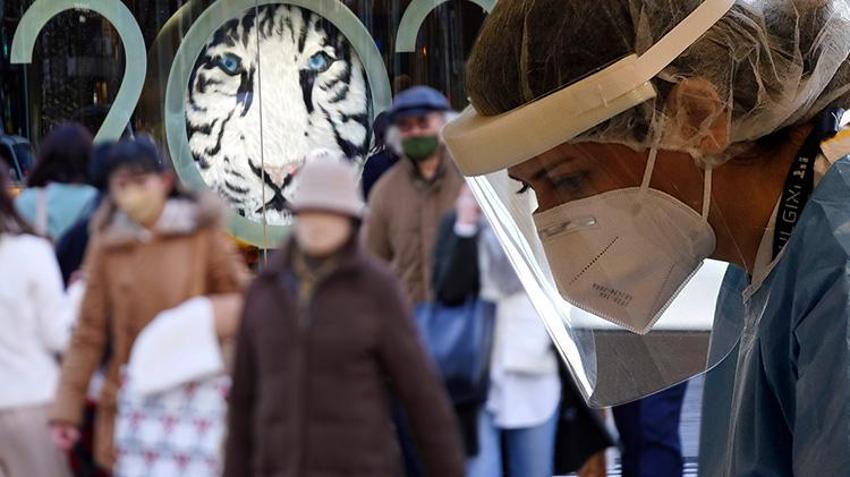 Omicron ile ilgili korkutan açıklamalar art arda geldi! Başa dönüyoruz: 'Açarken dikkat!'