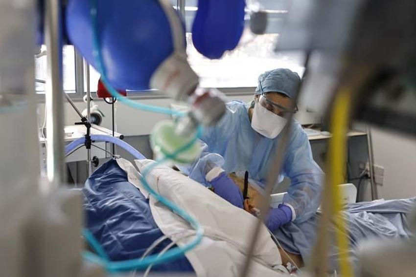 Omicron ile ilgili korkutan açıklamalar art arda geldi! Başa dönüyoruz: 'Açarken dikkat!'