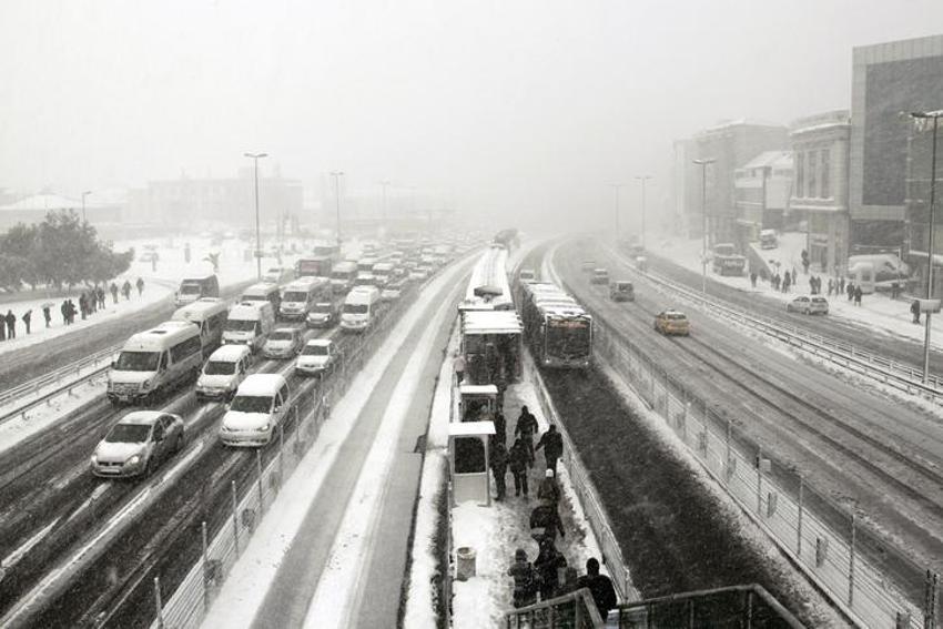 Kar başladı! Meteoroloji'den son dakika açıklaması! MGM özellikle uyarıp saat verdi, günlerce sürecek ve...