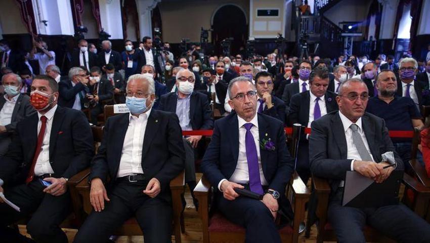 Fatih Terim'in ismini bir kez bile ağzına almadı! Burak Elmas'a gönderme! 'Mustafa Cengiz narkozdayken...'