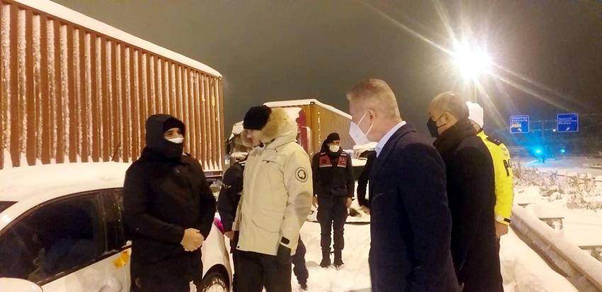 Araçlar kara gömüldü, binlerce kişi mahsur kaldı! Gaziantep Valisi'nden flaş açıklama