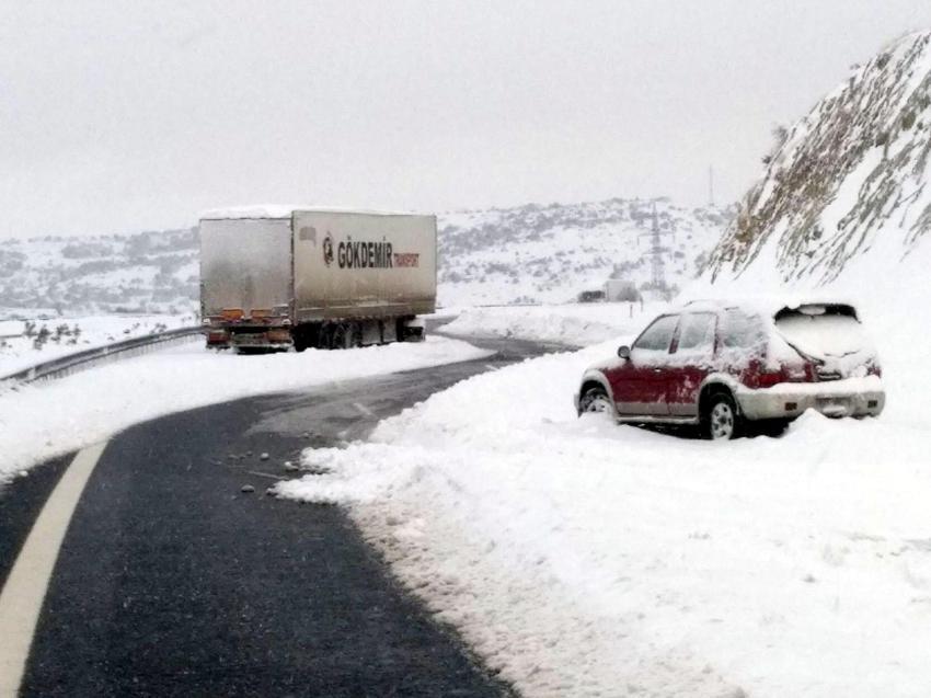 Araçlar kara gömüldü, binlerce kişi mahsur kaldı! Gaziantep Valisi'nden flaş açıklama