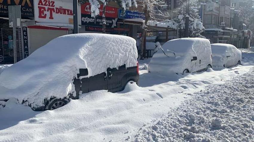 Araçlar kara gömüldü, binlerce kişi mahsur kaldı! Gaziantep Valisi'nden flaş açıklama