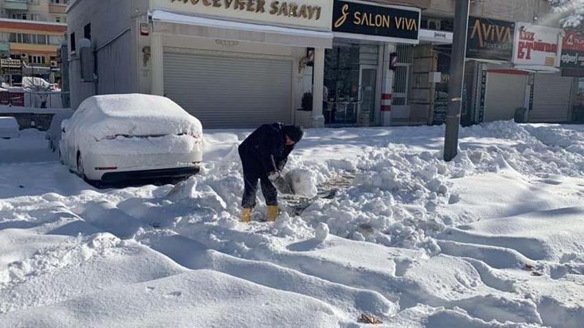 Araçlar kara gömüldü, binlerce kişi mahsur kaldı! Gaziantep Valisi'nden flaş açıklama
