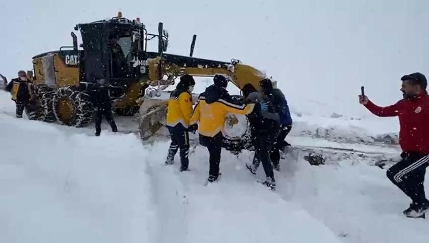 Araçlar kara gömüldü, binlerce kişi mahsur kaldı! Gaziantep Valisi'nden flaş açıklama