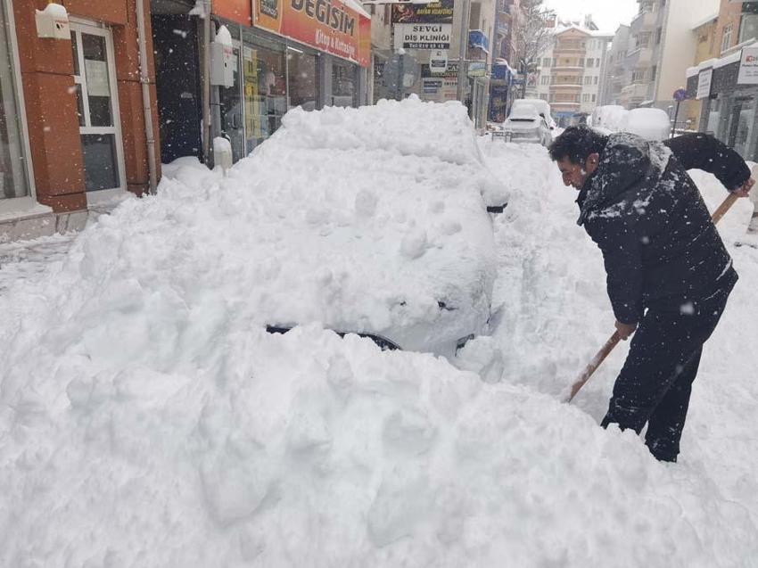 Araçlar kara gömüldü, binlerce kişi mahsur kaldı! Gaziantep Valisi'nden flaş açıklama