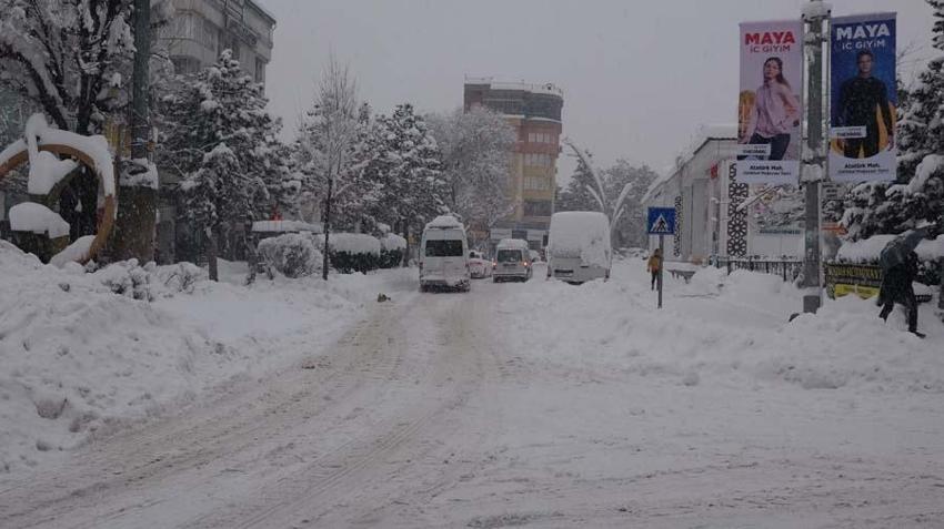 Araçlar kara gömüldü, binlerce kişi mahsur kaldı! Gaziantep Valisi'nden flaş açıklama