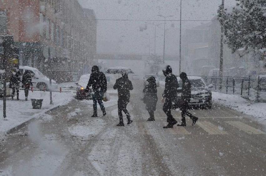 Araçlar kara gömüldü, binlerce kişi mahsur kaldı! Gaziantep Valisi'nden flaş açıklama