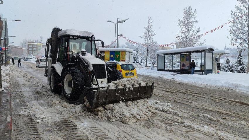 Araçlar kara gömüldü, binlerce kişi mahsur kaldı! Gaziantep Valisi'nden flaş açıklama