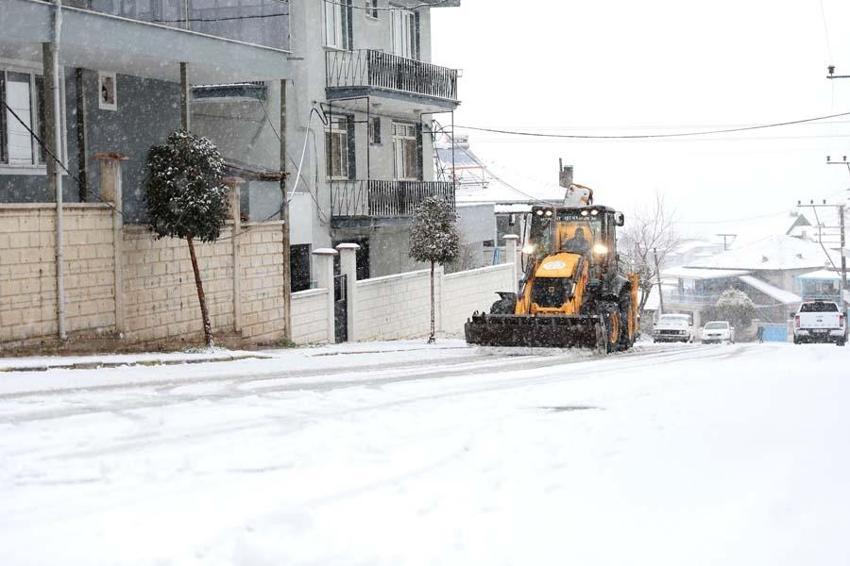 Araçlar kara gömüldü, binlerce kişi mahsur kaldı! Gaziantep Valisi'nden flaş açıklama
