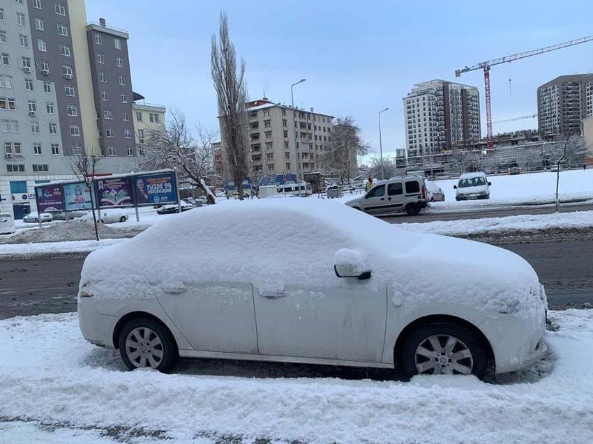 Araçlar kara gömüldü, binlerce kişi mahsur kaldı! Gaziantep Valisi'nden flaş açıklama