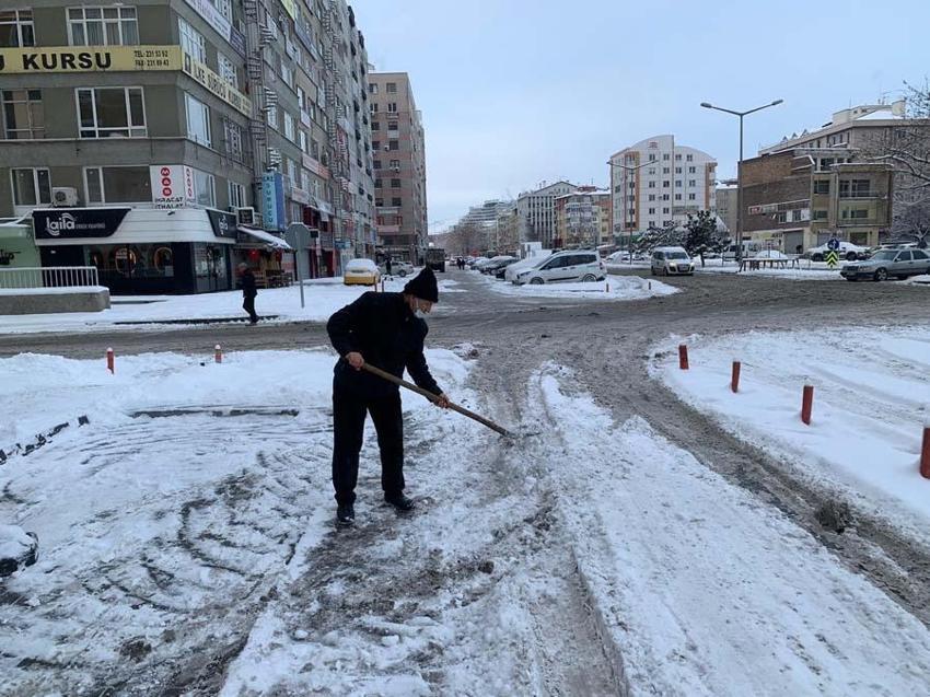 Araçlar kara gömüldü, binlerce kişi mahsur kaldı! Gaziantep Valisi'nden flaş açıklama