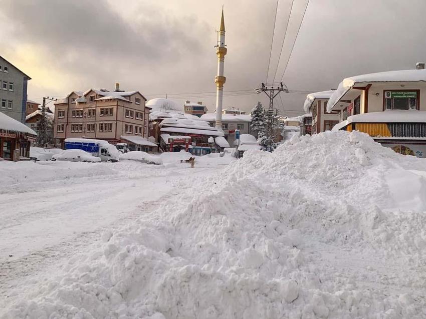 Araçlar kara gömüldü, binlerce kişi mahsur kaldı! Gaziantep Valisi'nden flaş açıklama