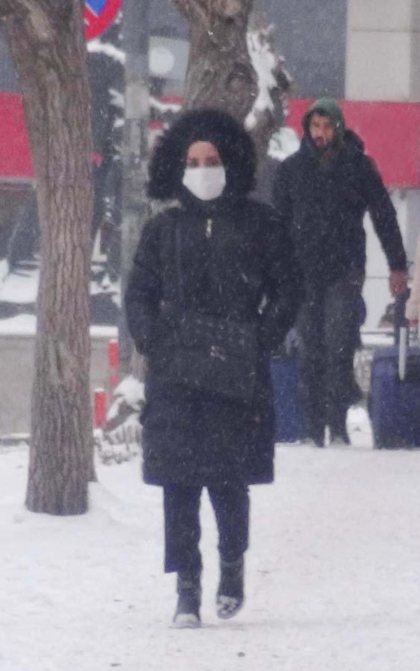 Araçlar kara gömüldü, binlerce kişi mahsur kaldı! Gaziantep Valisi'nden flaş açıklama