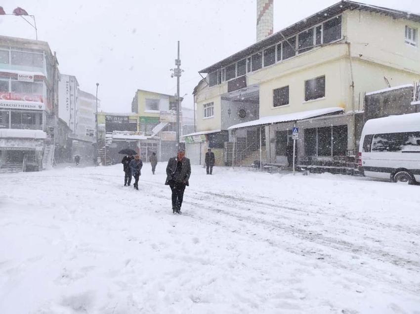 Araçlar kara gömüldü, binlerce kişi mahsur kaldı! Gaziantep Valisi'nden flaş açıklama