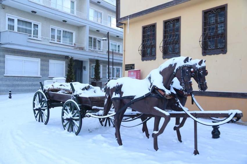 Araçlar kara gömüldü, binlerce kişi mahsur kaldı! Gaziantep Valisi'nden flaş açıklama
