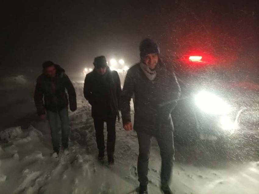 Araçlar kara gömüldü, binlerce kişi mahsur kaldı! Gaziantep Valisi'nden flaş açıklama