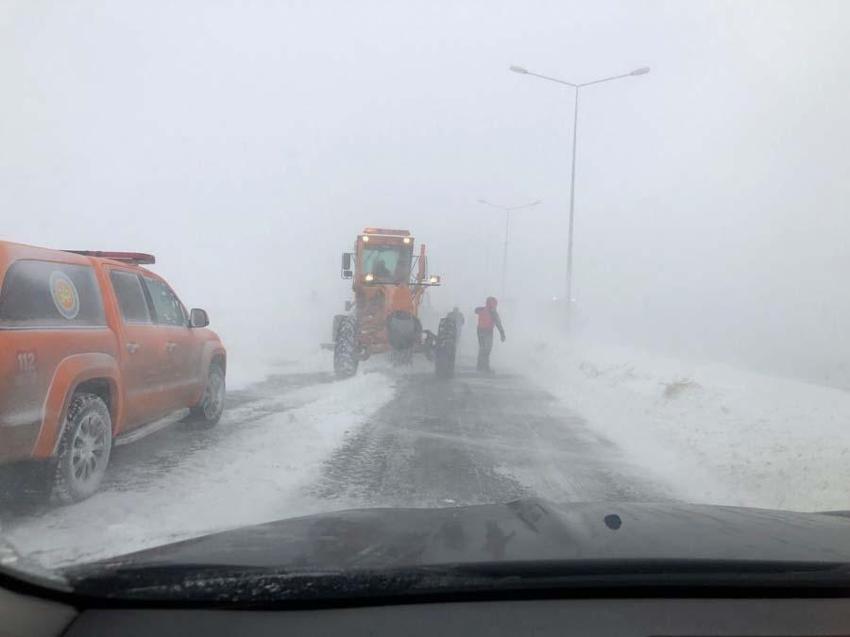 Araçlar kara gömüldü, binlerce kişi mahsur kaldı! Gaziantep Valisi'nden flaş açıklama