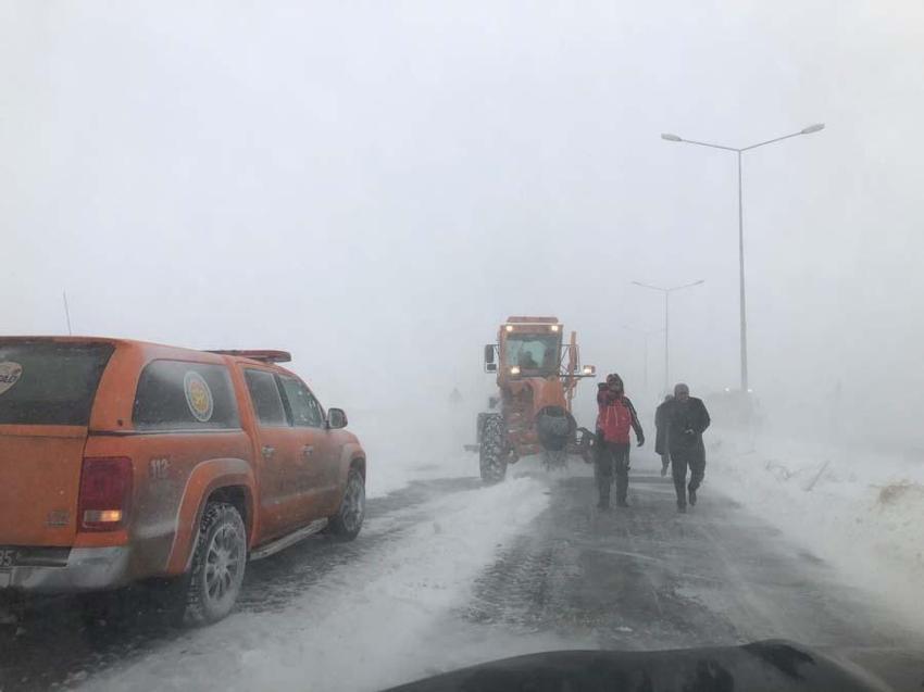 Araçlar kara gömüldü, binlerce kişi mahsur kaldı! Gaziantep Valisi'nden flaş açıklama