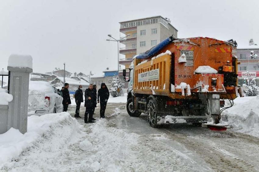 Araçlar kara gömüldü, binlerce kişi mahsur kaldı! Gaziantep Valisi'nden flaş açıklama