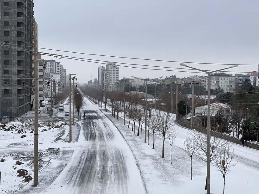 Araçlar kara gömüldü, binlerce kişi mahsur kaldı! Gaziantep Valisi'nden flaş açıklama